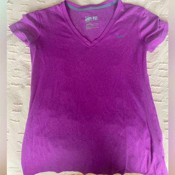 Pink size small Nike T shirt - Picture 1 of 3